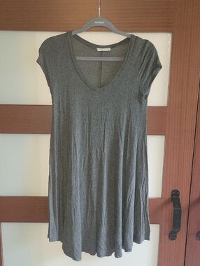 Reborn J Gray V-Neck Short Sleeve Swing Dress Reborn J Size Medium